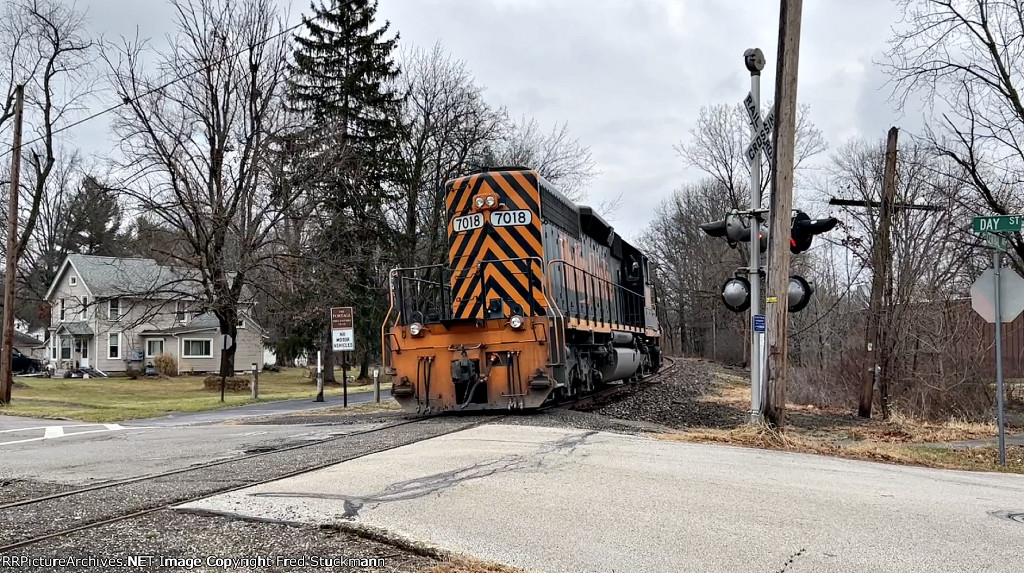 WE 7018 now heads to Chestnut St. where the track finally straightens out,